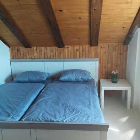 Family Apartments Tomy Punat Esterno foto