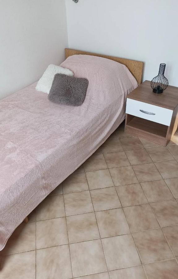 Family Apartments Tomy Punat Esterno foto