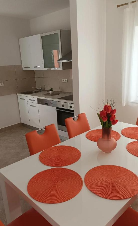 Family Apartments Tomy Punat Esterno foto
