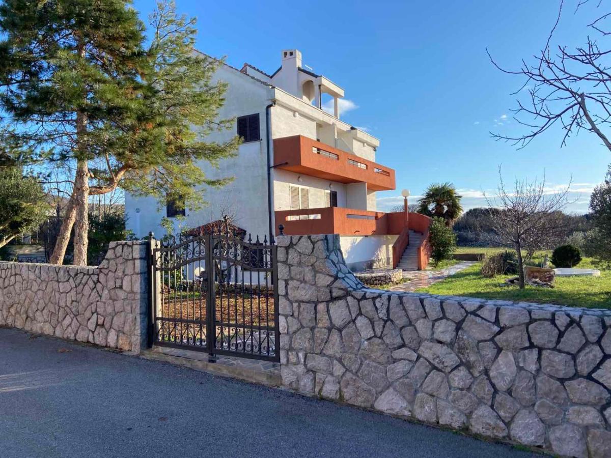 Family Apartments Tomy Punat Esterno foto