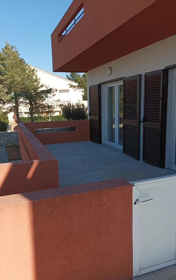 Family Apartments Tomy Punat Esterno foto
