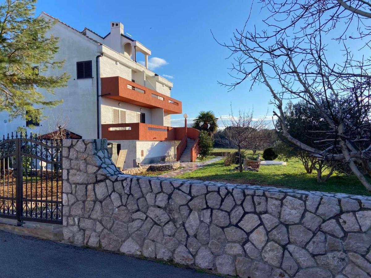 Family Apartments Tomy Punat Esterno foto