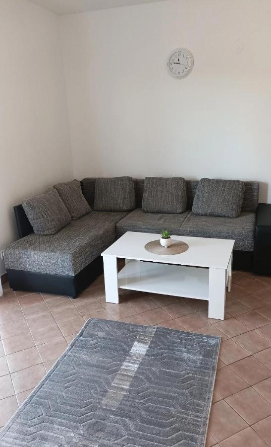 Family Apartments Tomy Punat Esterno foto