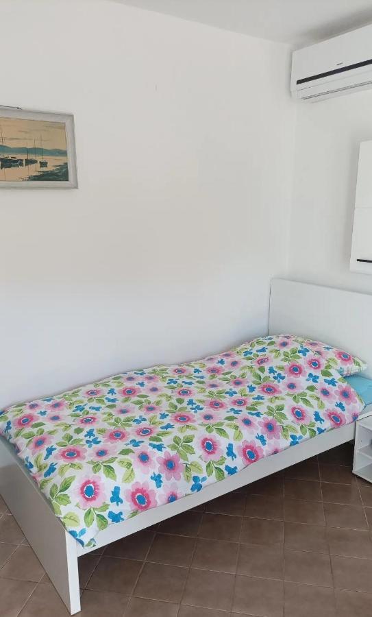 Family Apartments Tomy Punat Esterno foto