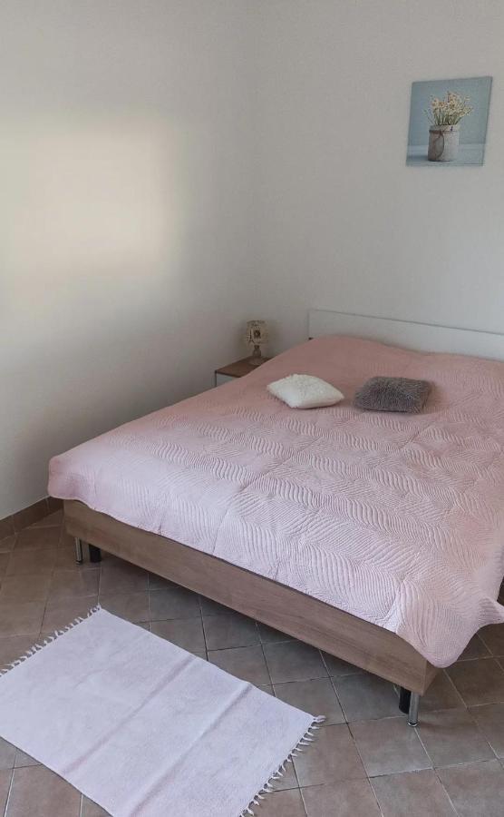 Family Apartments Tomy Punat Esterno foto