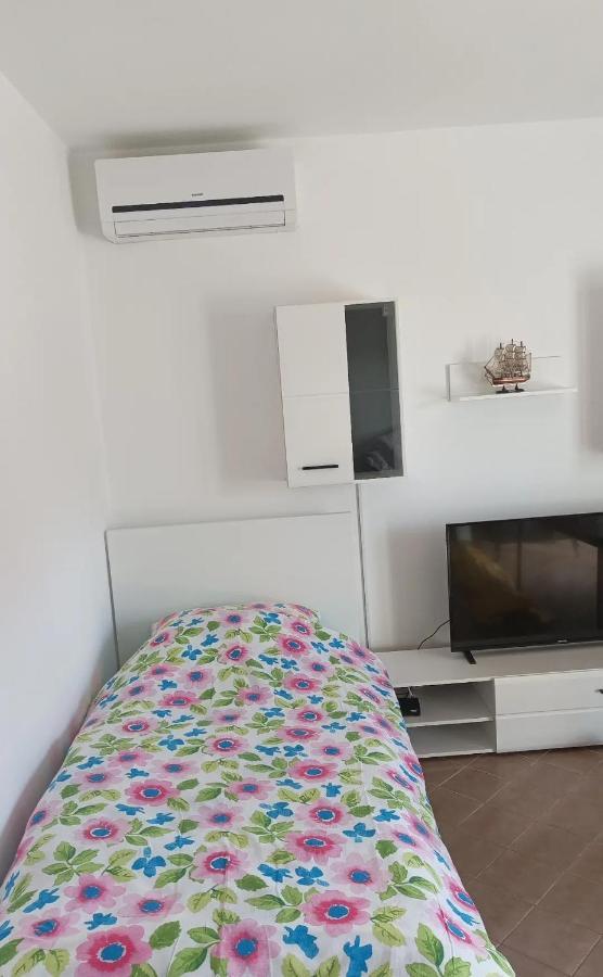 Family Apartments Tomy Punat Esterno foto