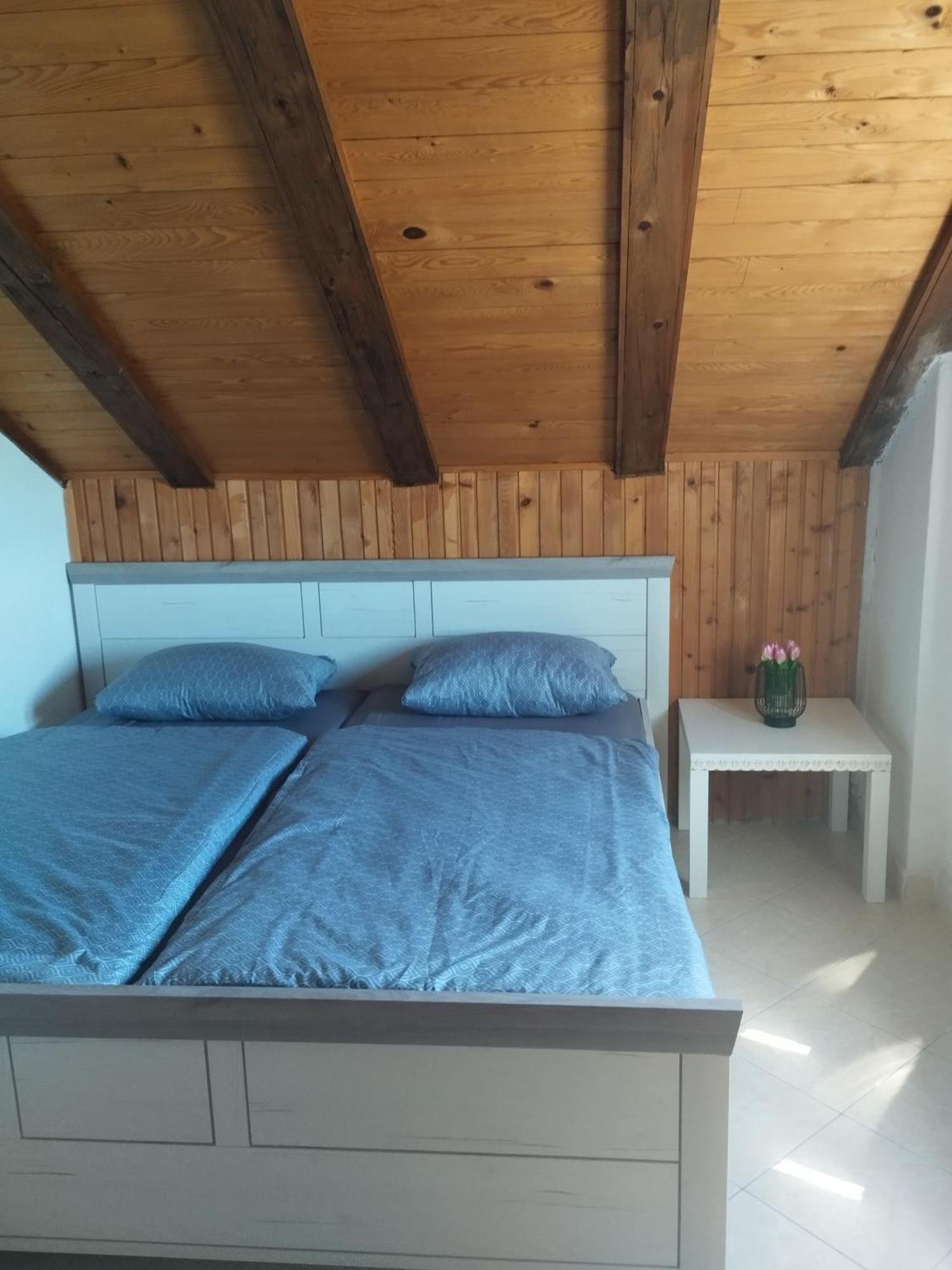 Family Apartments Tomy Punat Esterno foto